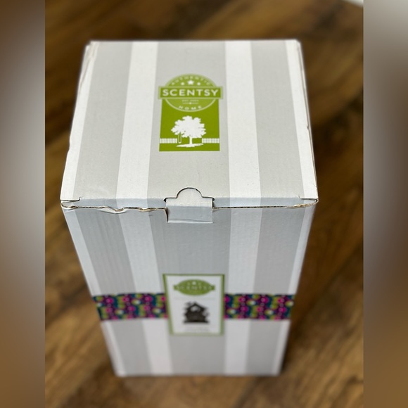 Haunting Good Time Scentsy Warmer - Picture 3 of 12